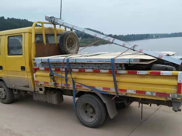 滿載的貨車 滿載的貨車